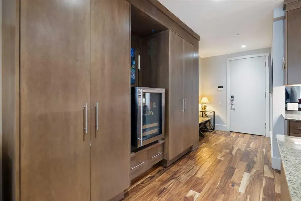 1407 Kensington Close NW, #204