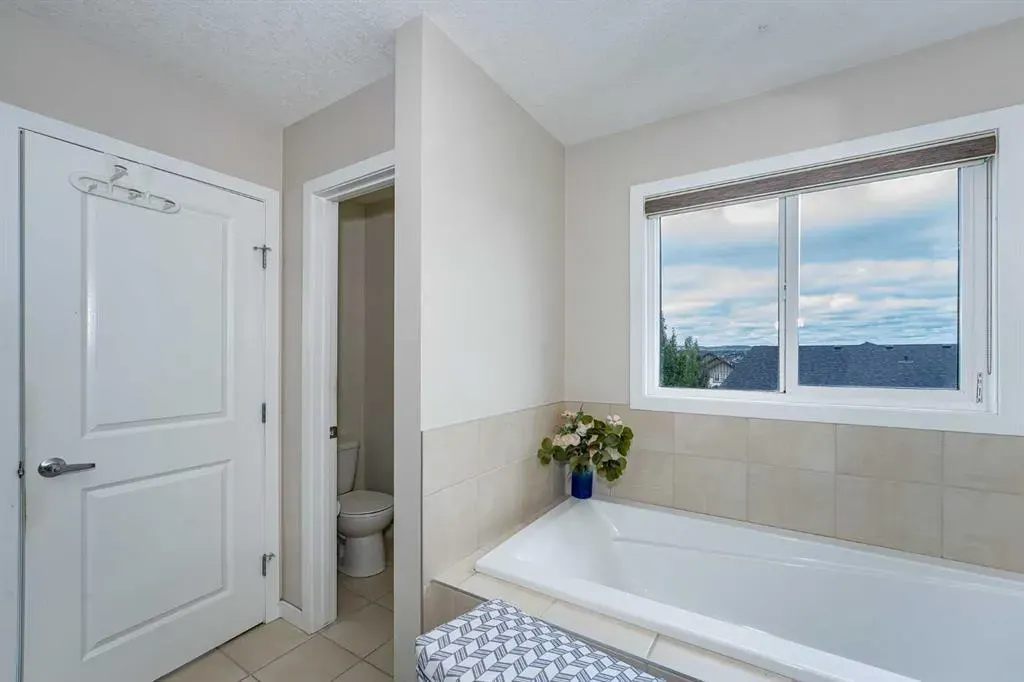 74 Carringvue Drive NW