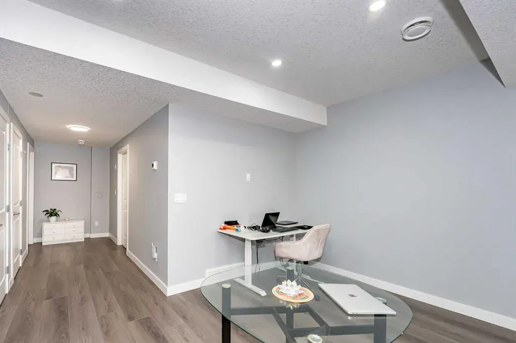 74 Carringvue Drive NW