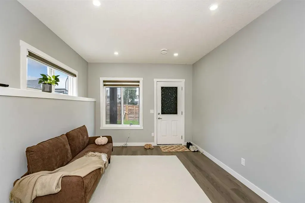 74 Carringvue Drive NW