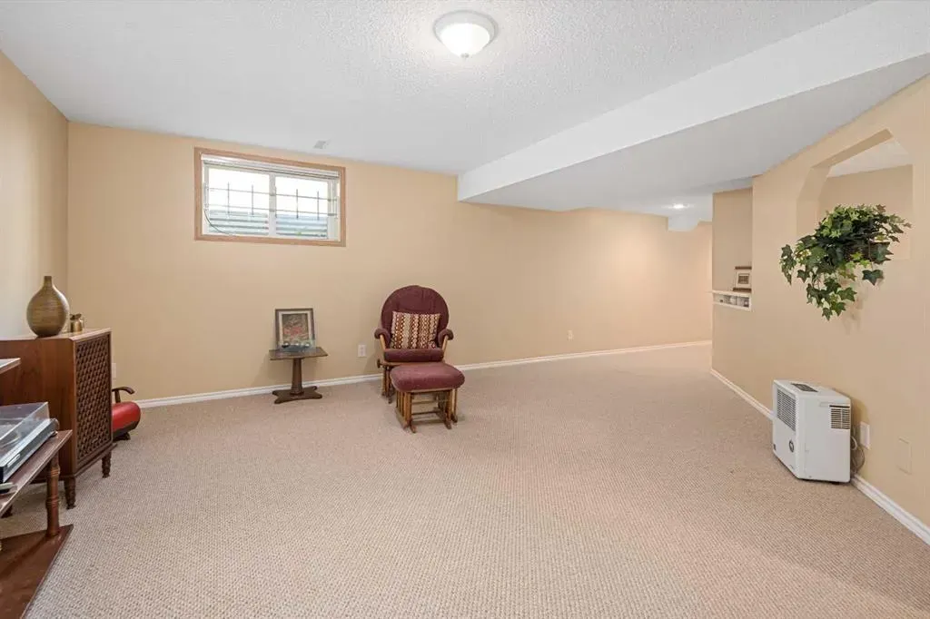 315 De Foras Close NW