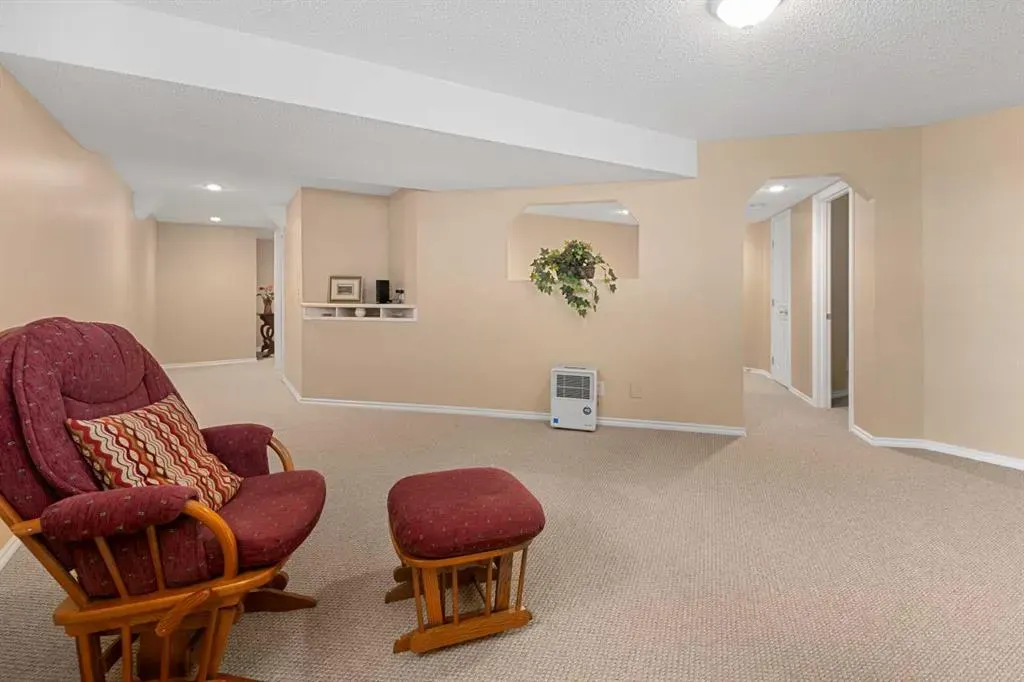 315 De Foras Close NW