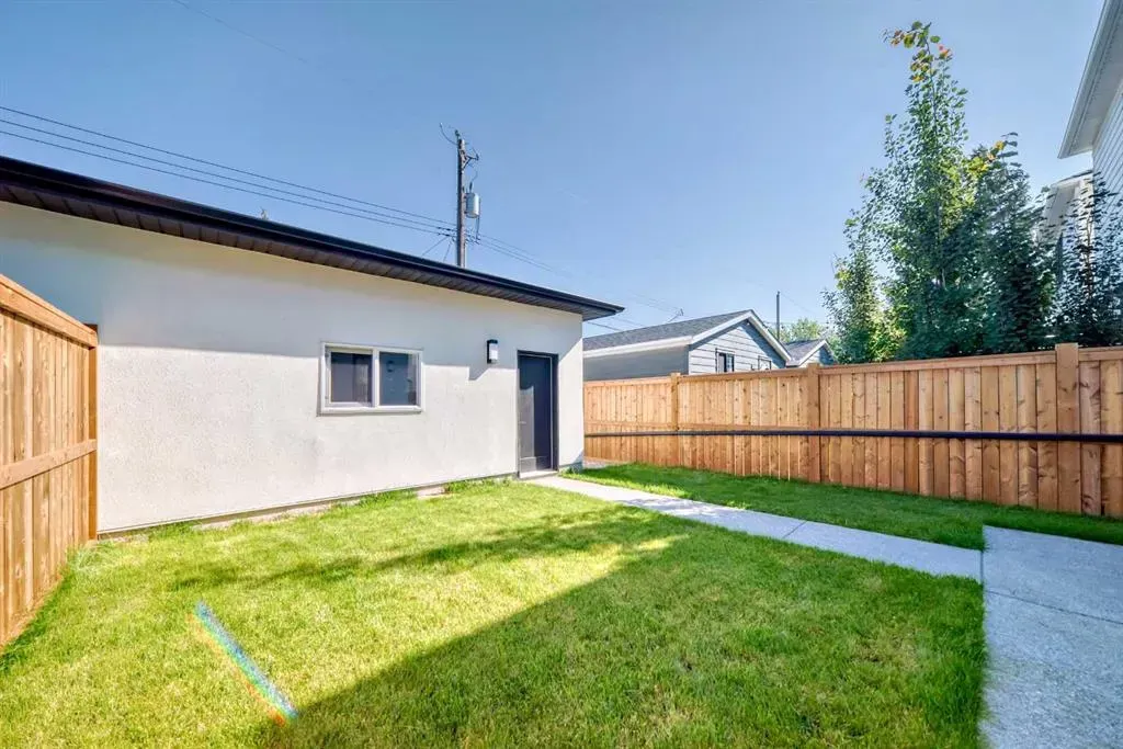 2426 53 Avenue SW
