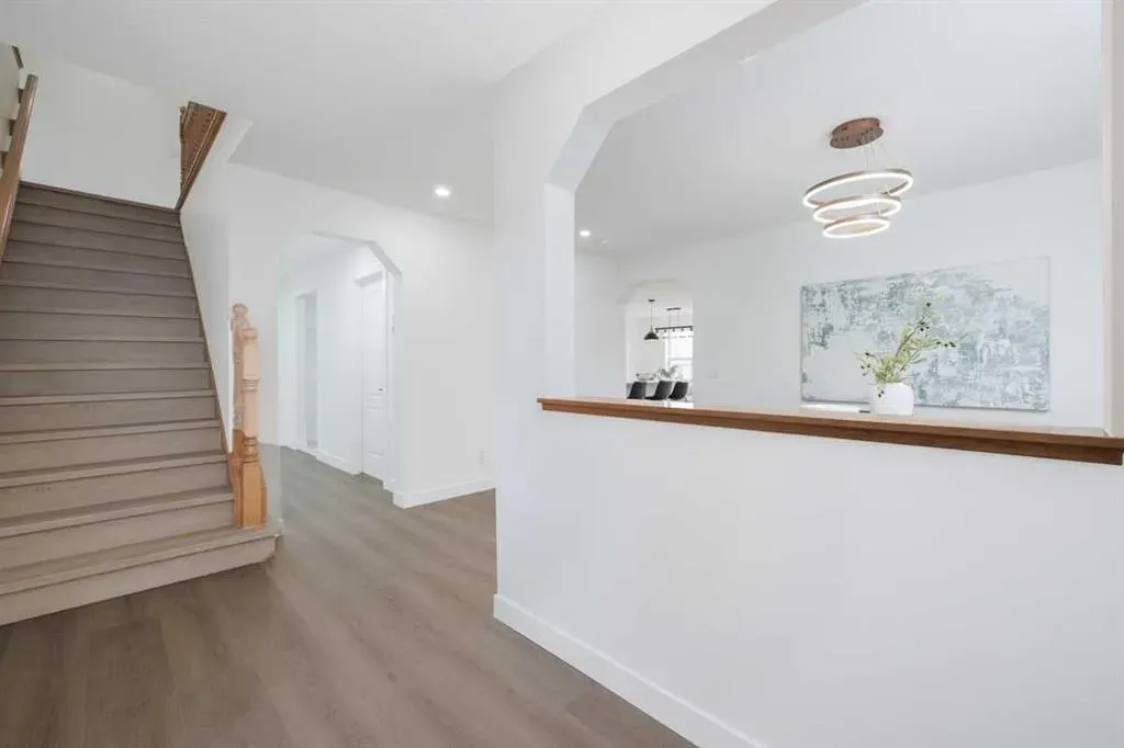 208 Coopers Hill SW