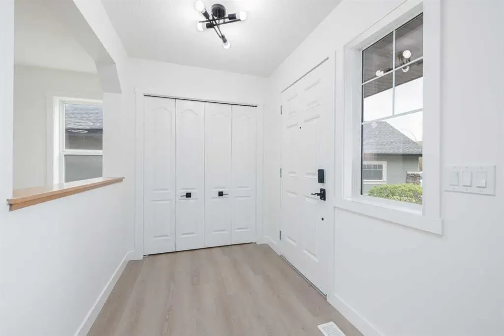 208 Coopers Hill SW