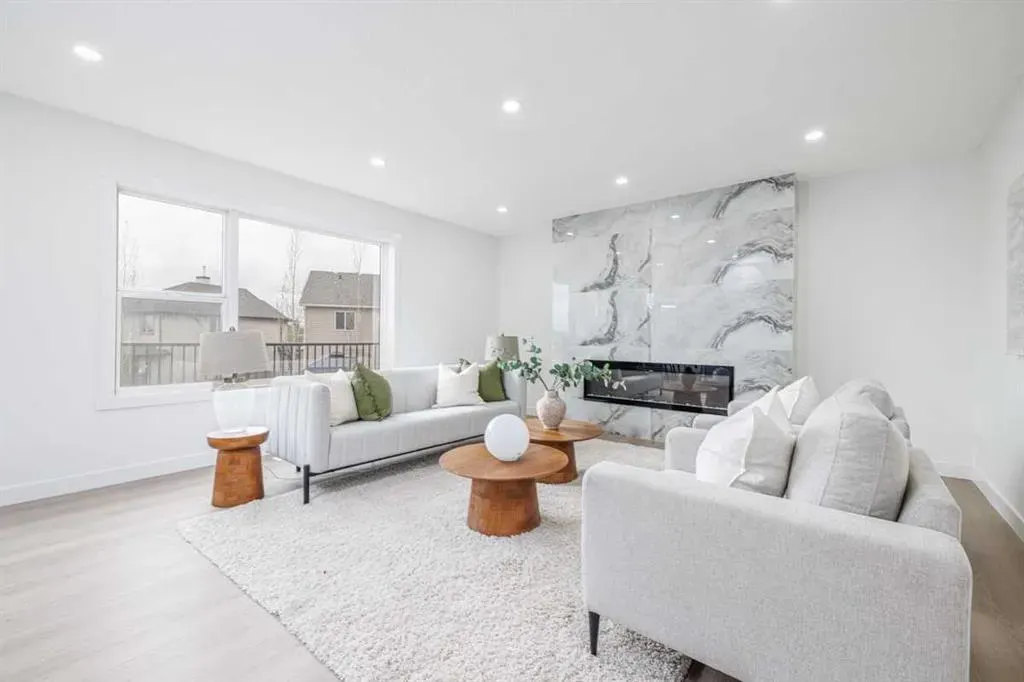 208 Coopers Hill SW