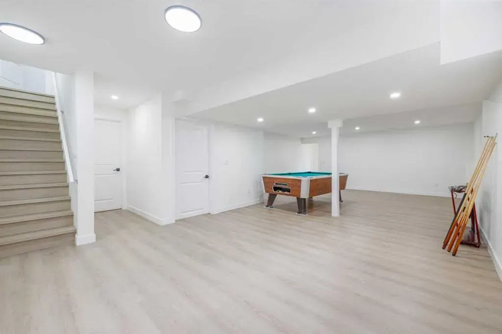 208 Coopers Hill SW