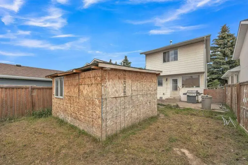 35 Martinwood Way NE