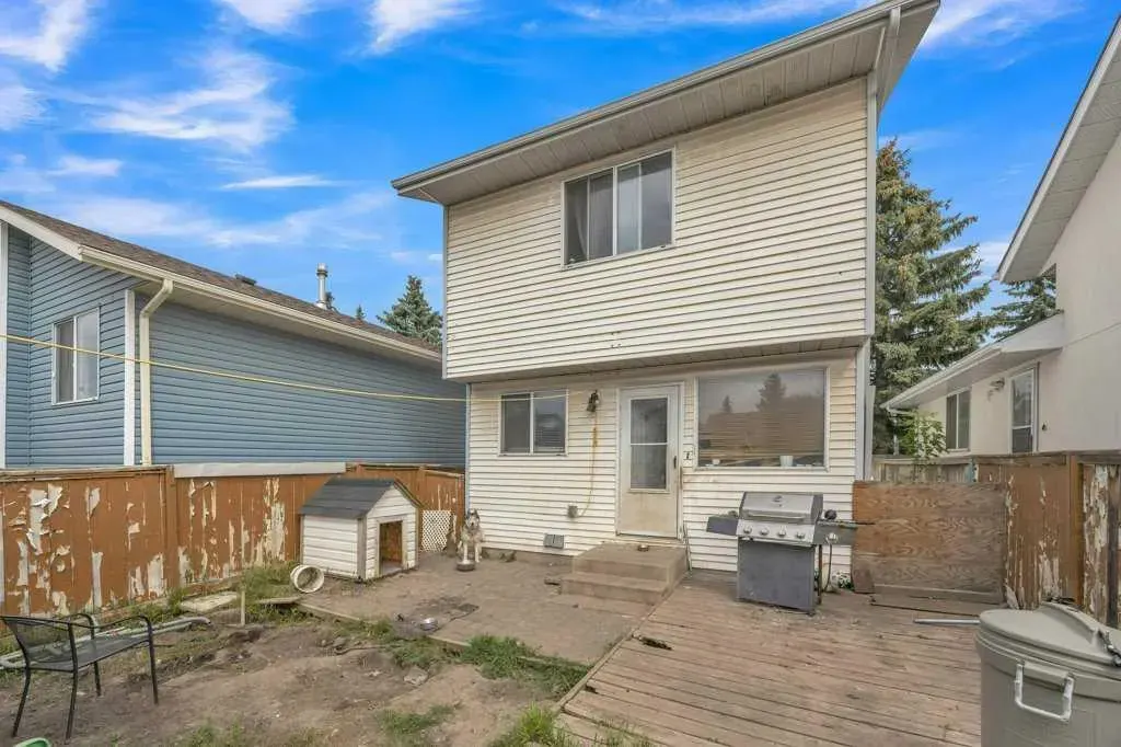 35 Martinwood Way NE