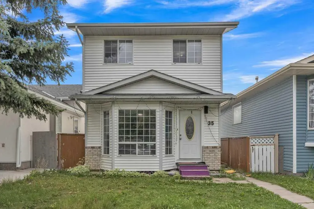 35 Martinwood Way NE