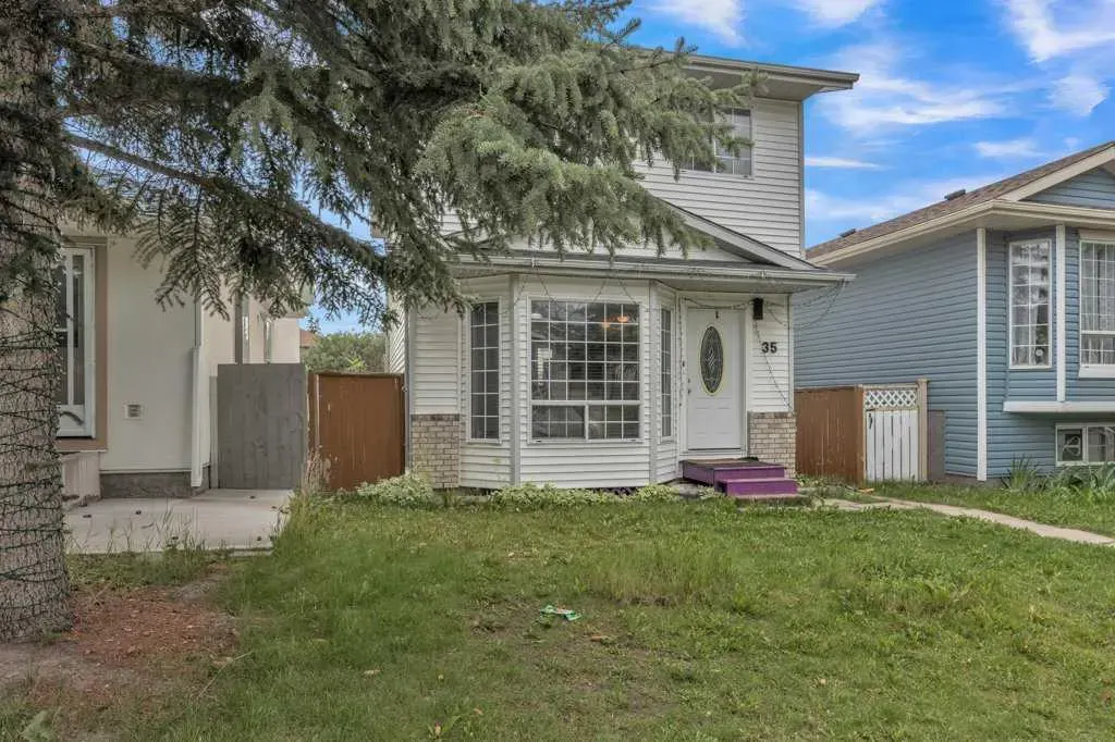 35 Martinwood Way NE