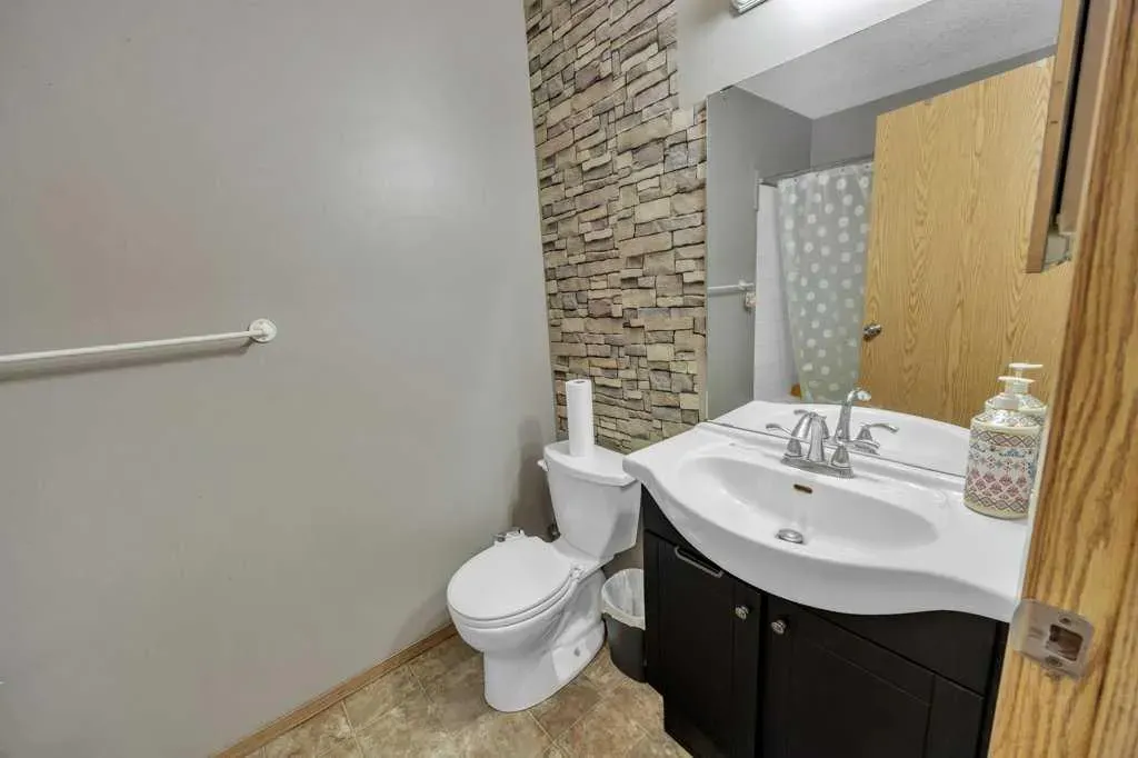 35 Martinwood Way NE