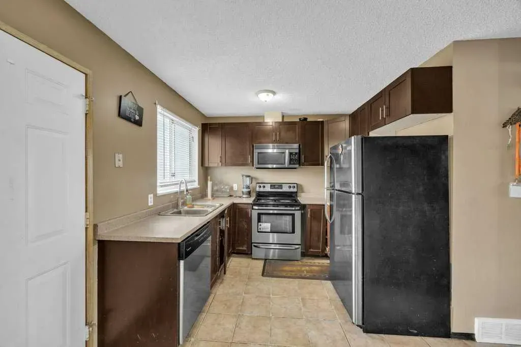 35 Martinwood Way NE