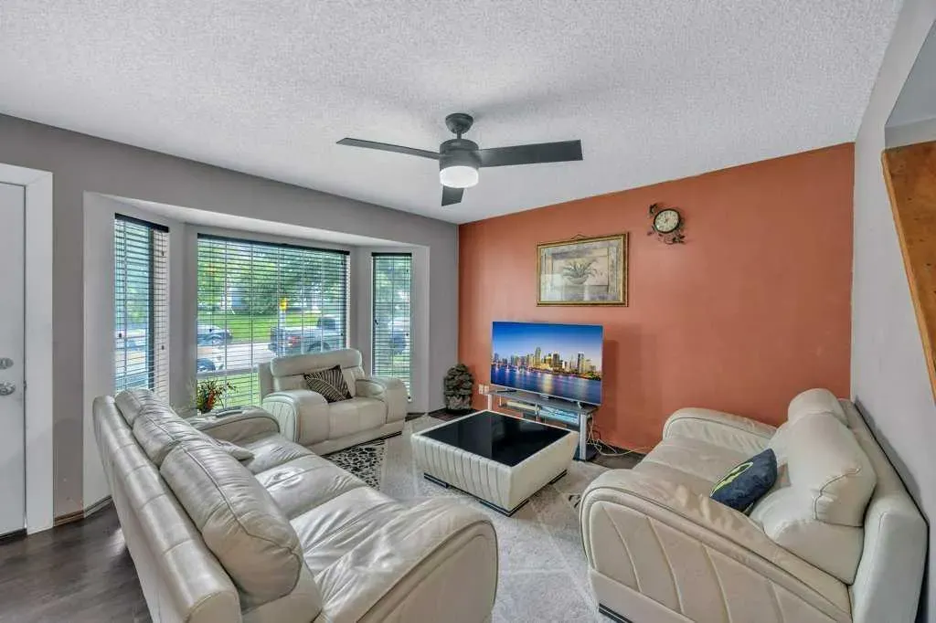 35 Martinwood Way NE
