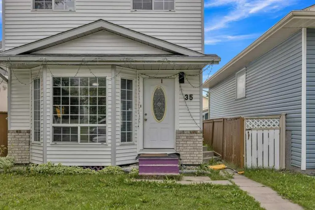 35 Martinwood Way NE