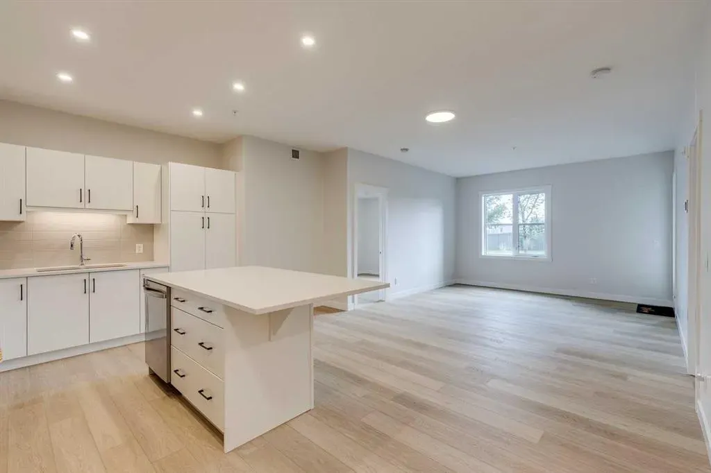 81 Arbour Lake View NW, #1112
