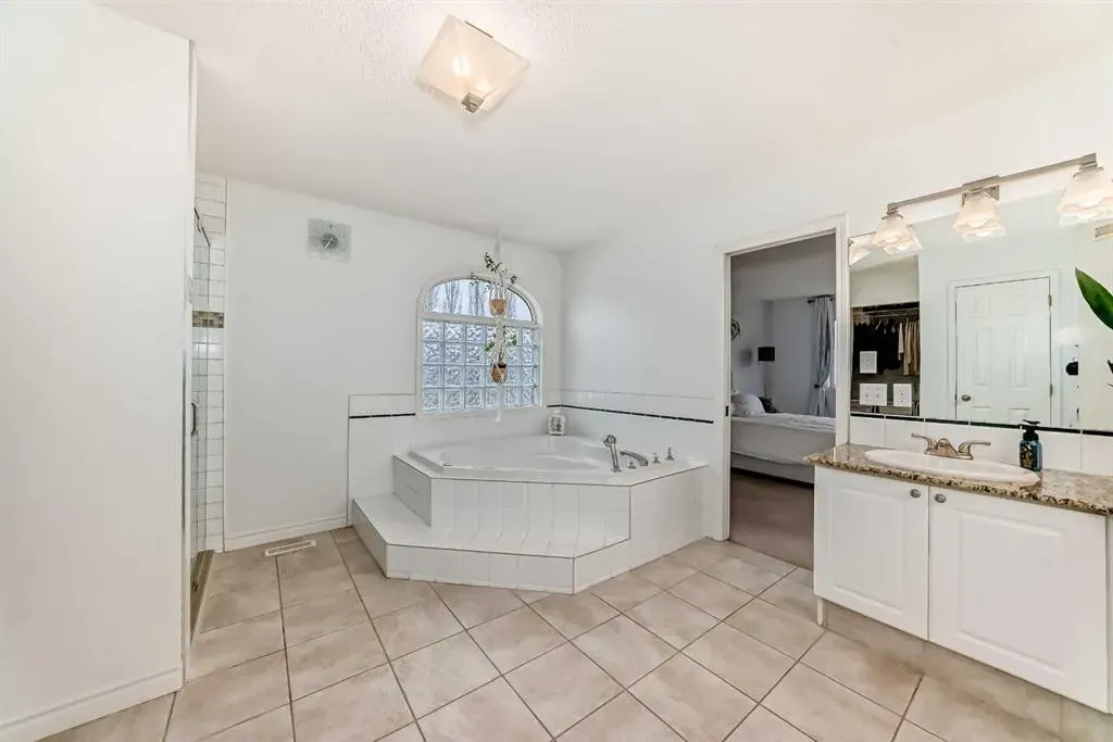 323 Sierra Madre Court SW