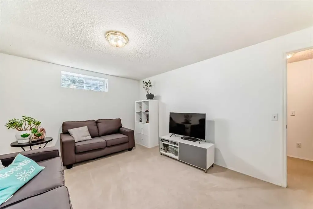 323 Sierra Madre Court SW