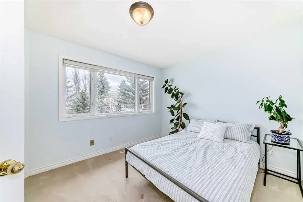 323 Sierra Madre Court SW