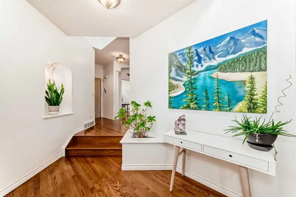 323 Sierra Madre Court SW