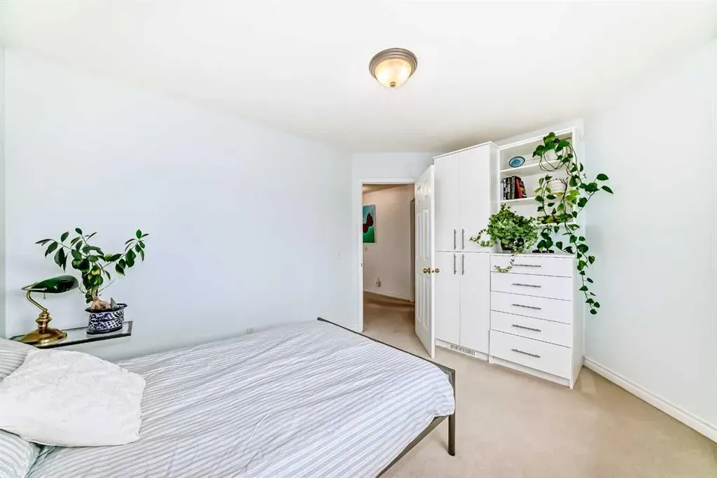 323 Sierra Madre Court SW