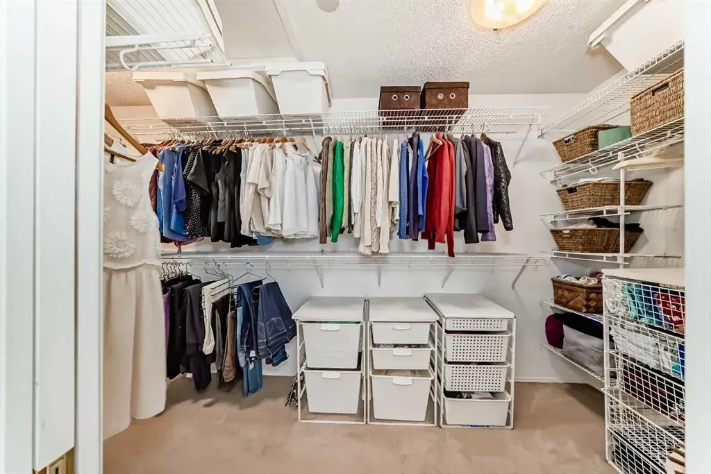 323 Sierra Madre Court SW