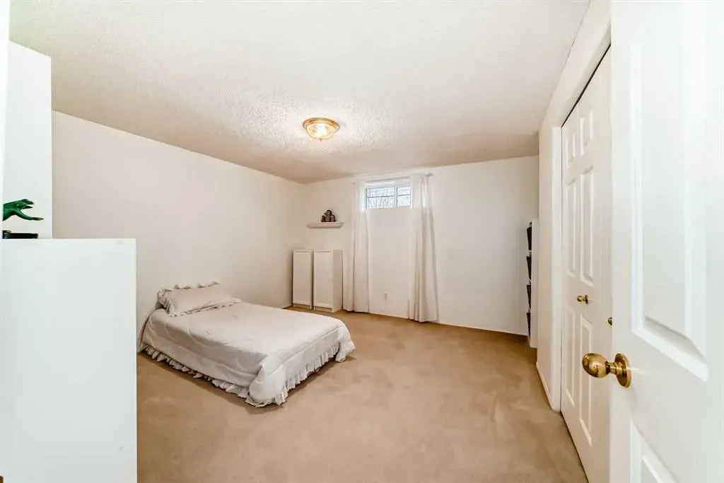 323 Sierra Madre Court SW