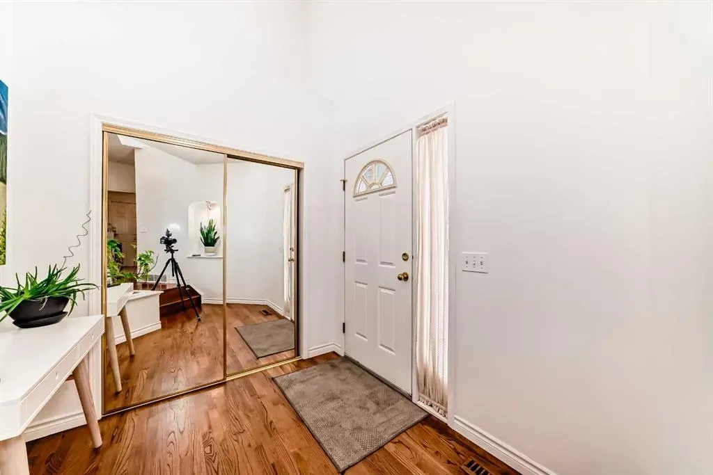 323 Sierra Madre Court SW