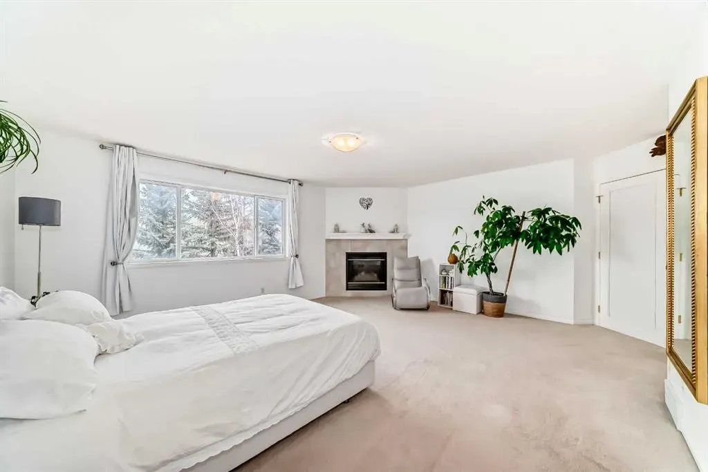 323 Sierra Madre Court SW