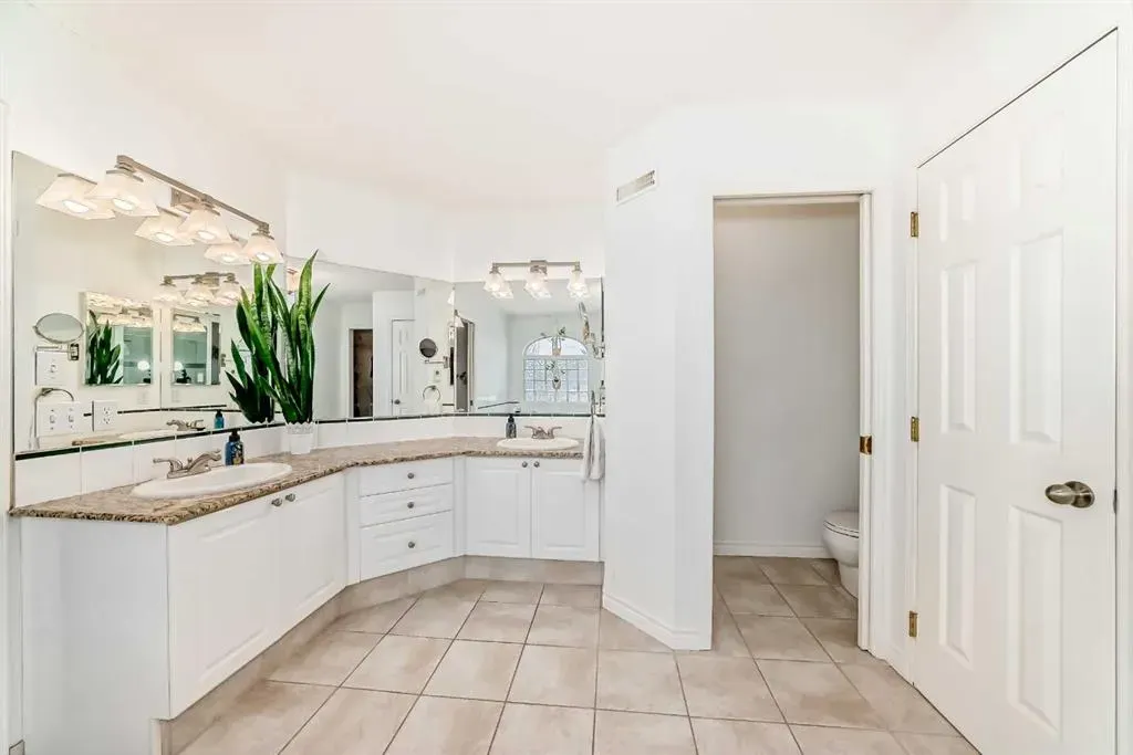 323 Sierra Madre Court SW