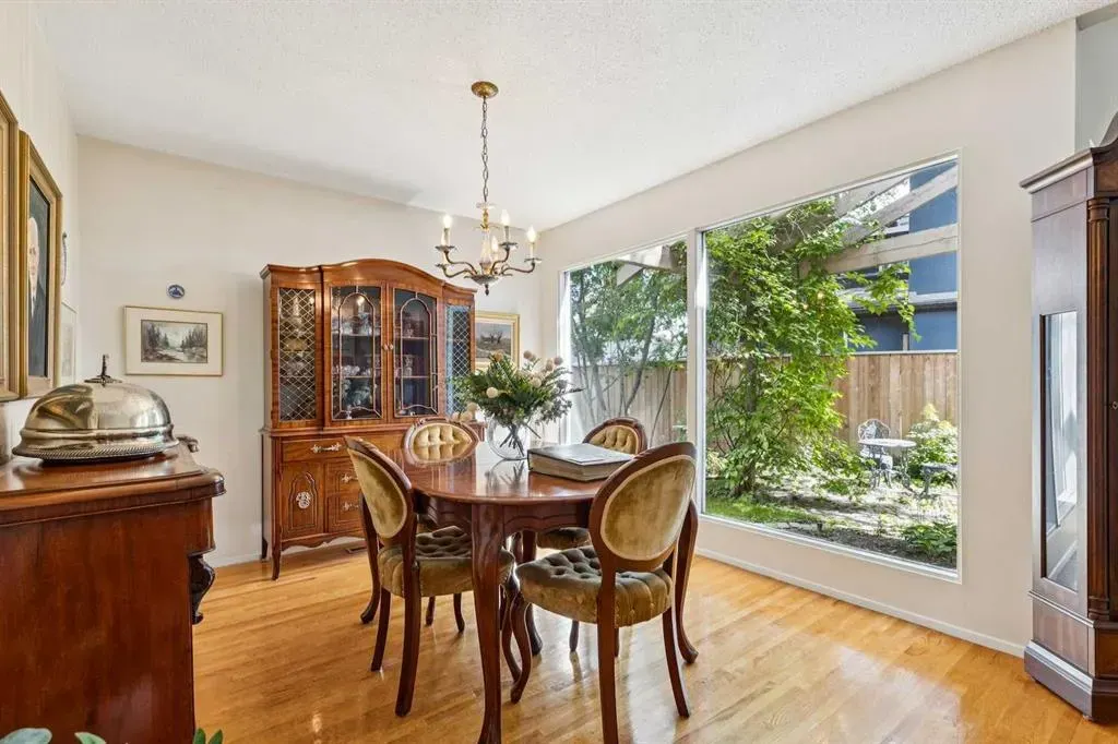 904 Lake Bonavista Green SE