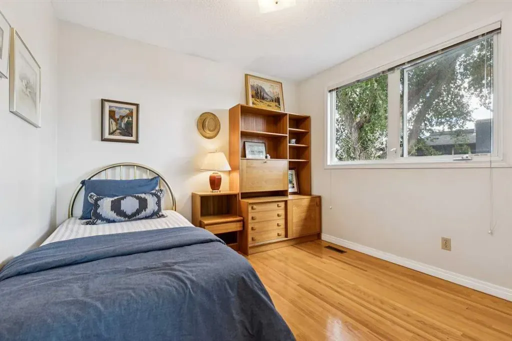 904 Lake Bonavista Green SE
