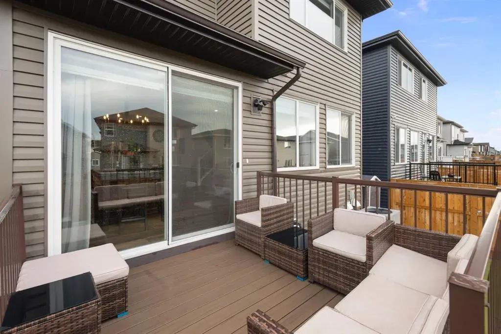 306 Corner Meadows Way NE