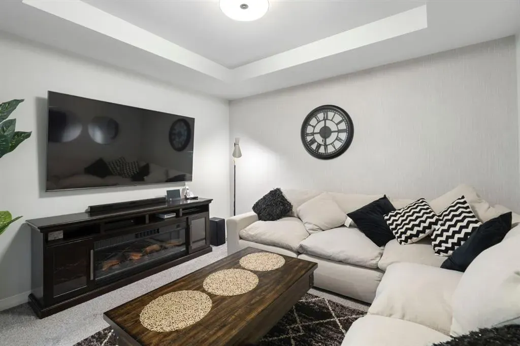 306 Corner Meadows Way NE