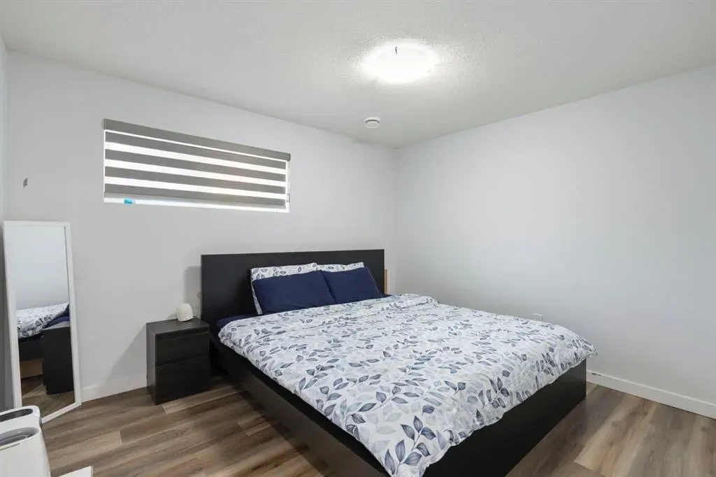 306 Corner Meadows Way NE