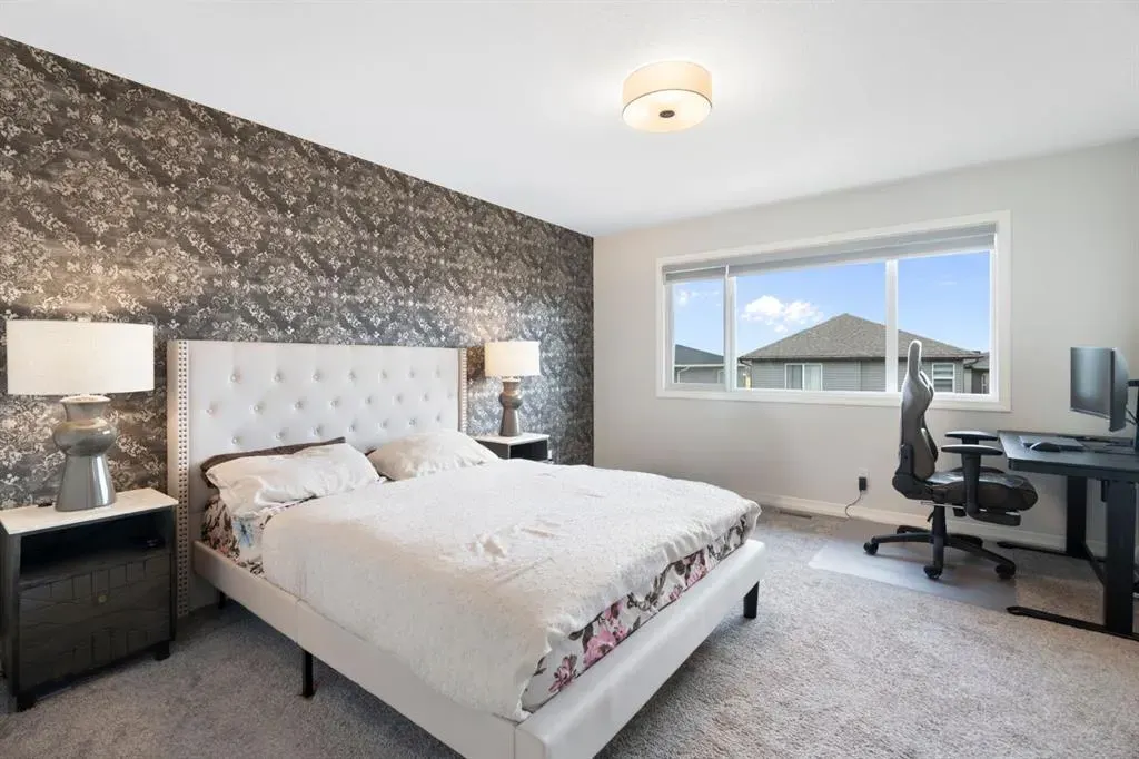 306 Corner Meadows Way NE