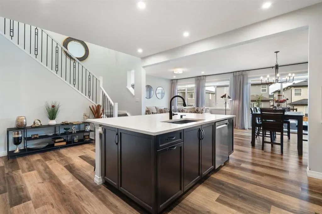 306 Corner Meadows Way NE