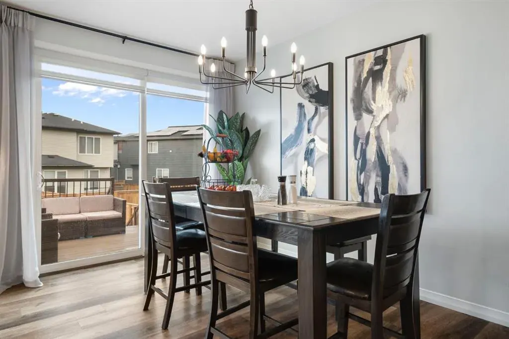 306 Corner Meadows Way NE