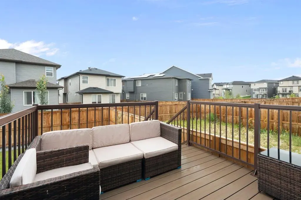 306 Corner Meadows Way NE
