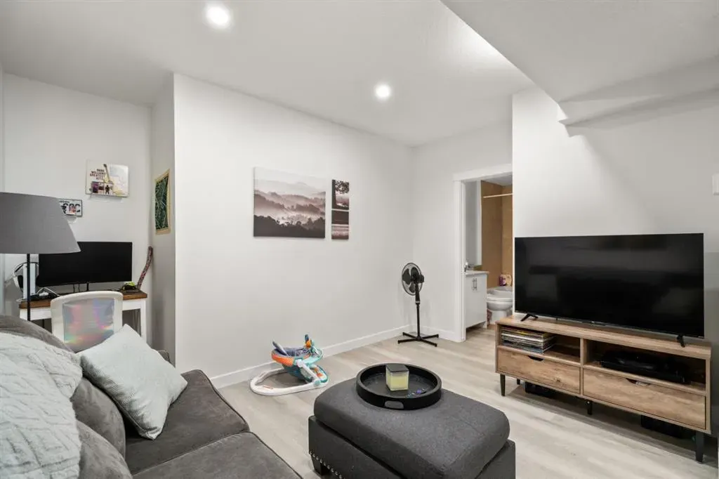 104 Carringsby Manor NW