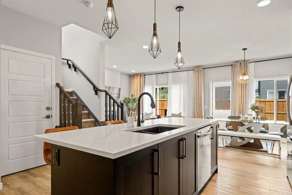 104 Carringsby Manor NW