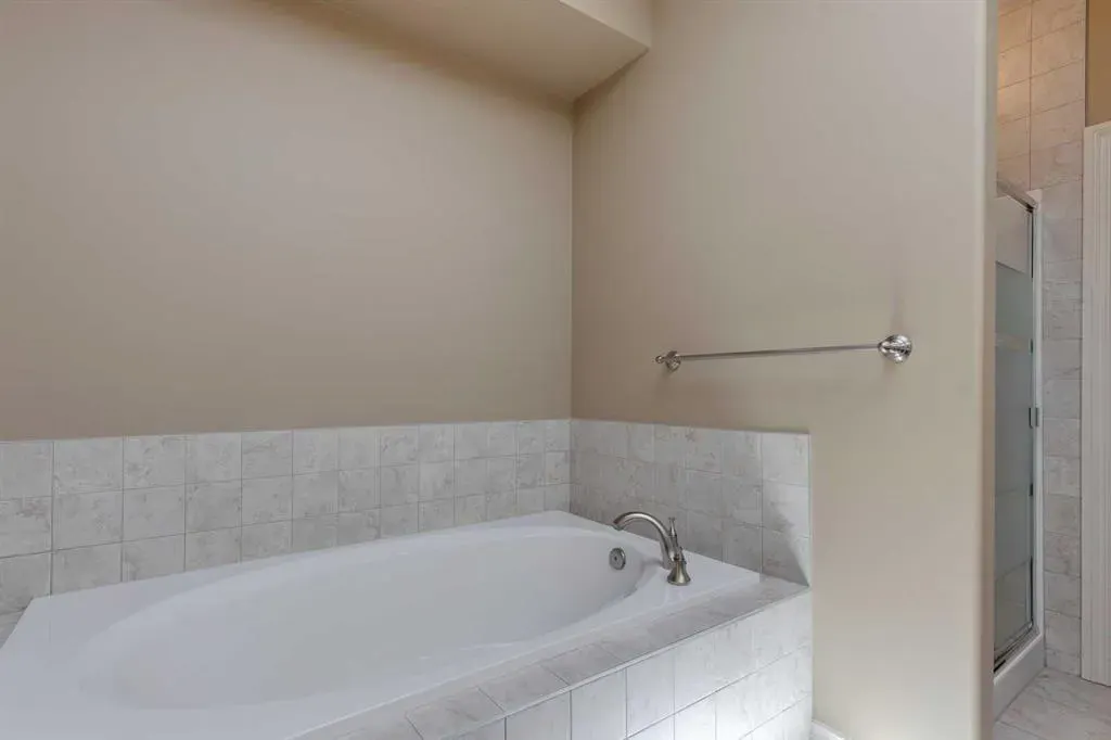 144 Tuscany Ravine Heights NW
