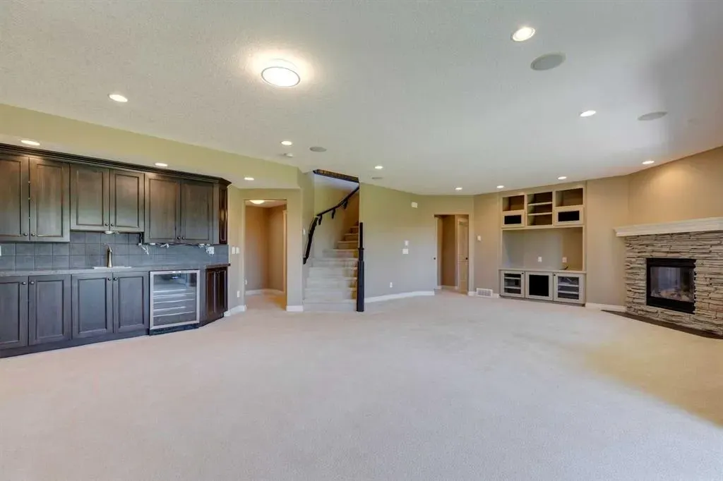 144 Tuscany Ravine Heights NW