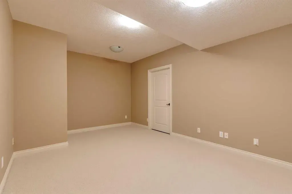 144 Tuscany Ravine Heights NW