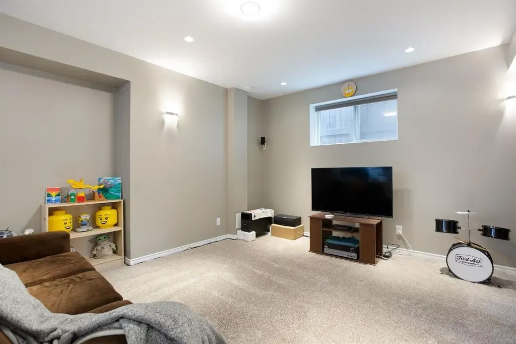 139 Windwood Grove SW