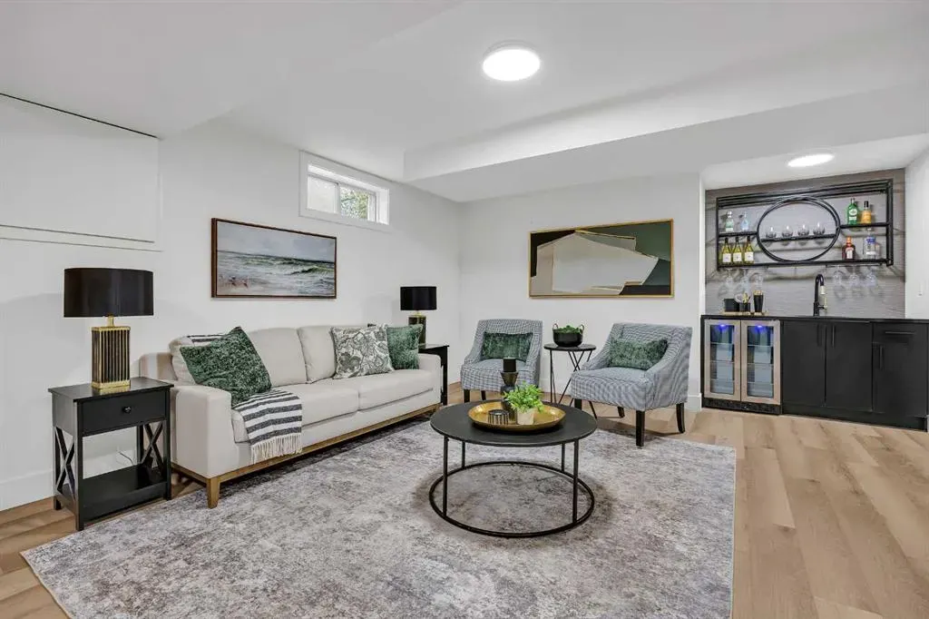 121 Woodford Close SW