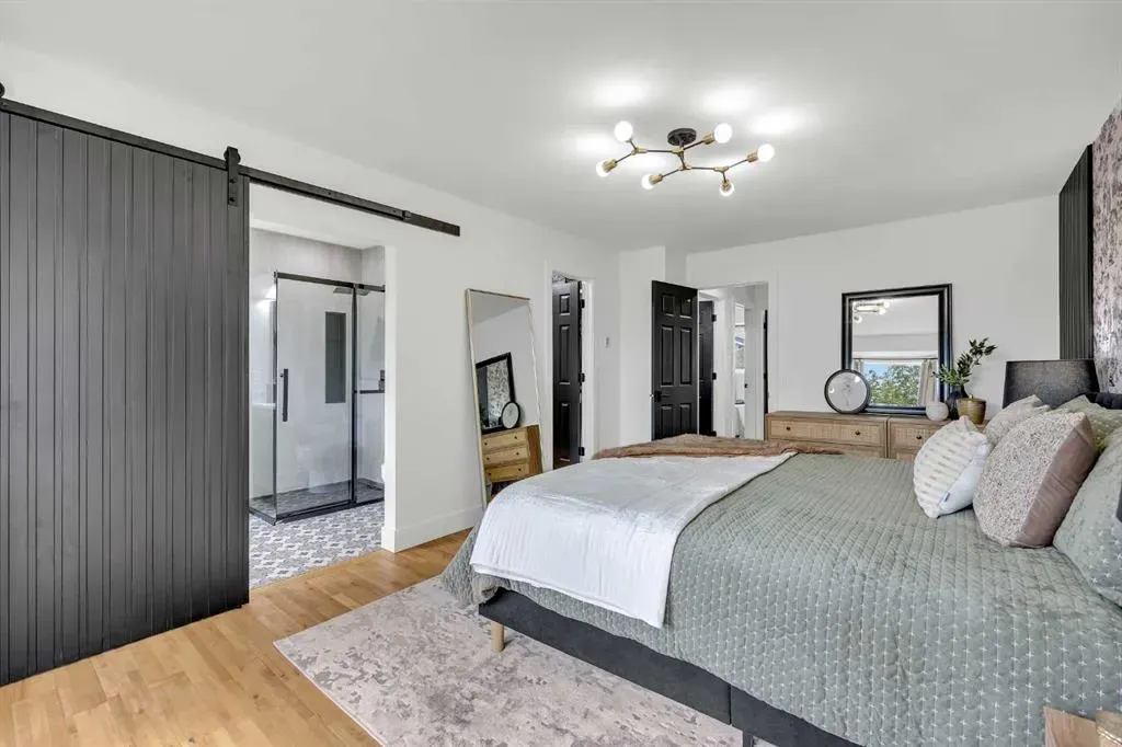 121 Woodford Close SW