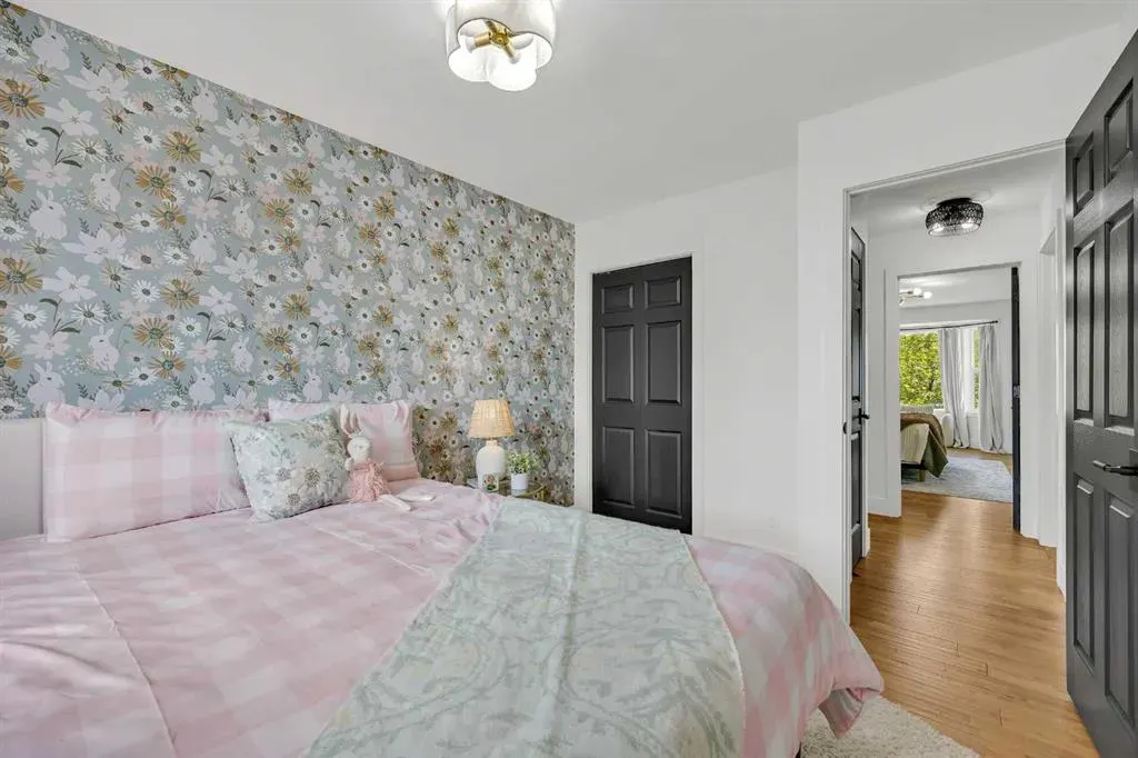 121 Woodford Close SW