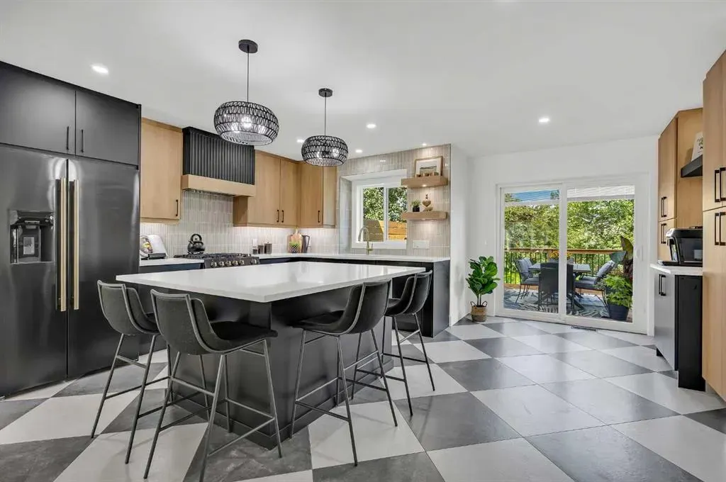 121 Woodford Close SW
