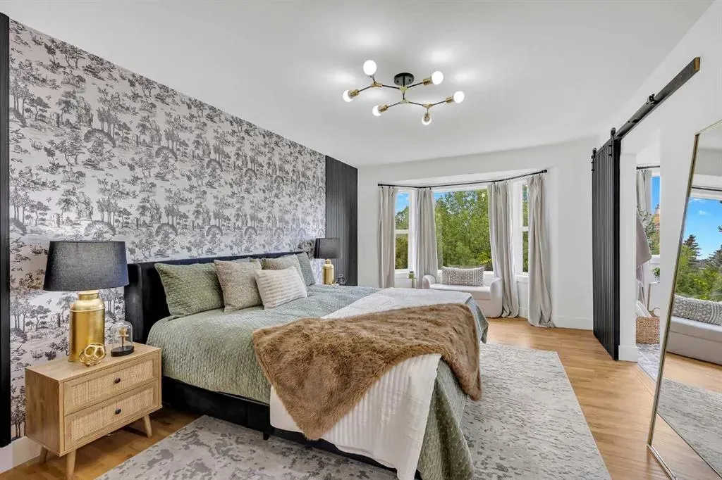 121 Woodford Close SW